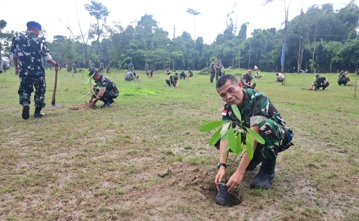 Lanud Rsn Tanam 1100 Pohon, Wujudkan Lanud Hijau sebagai Paru-Paru Kota Pekanbaru