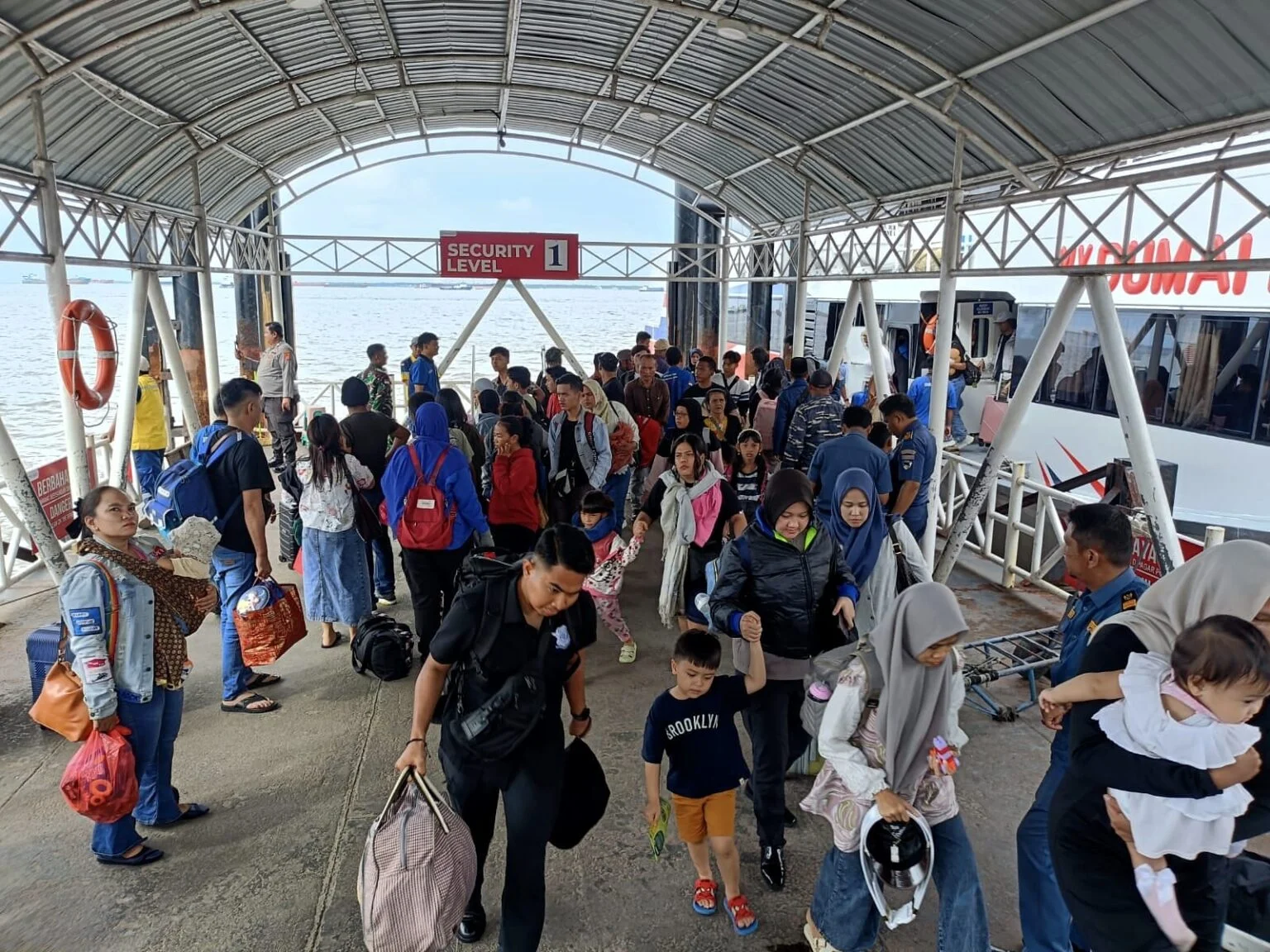 Peningkatan Mobilitas Dorong Lonjakan Penumpang di Pelabuhan Dumai